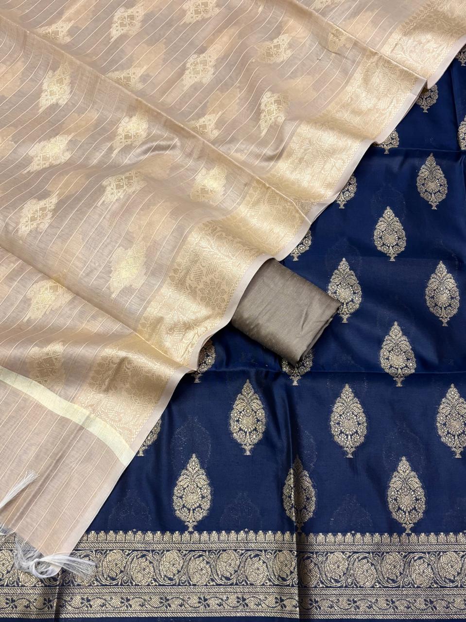 Saree with beige and blue patterns