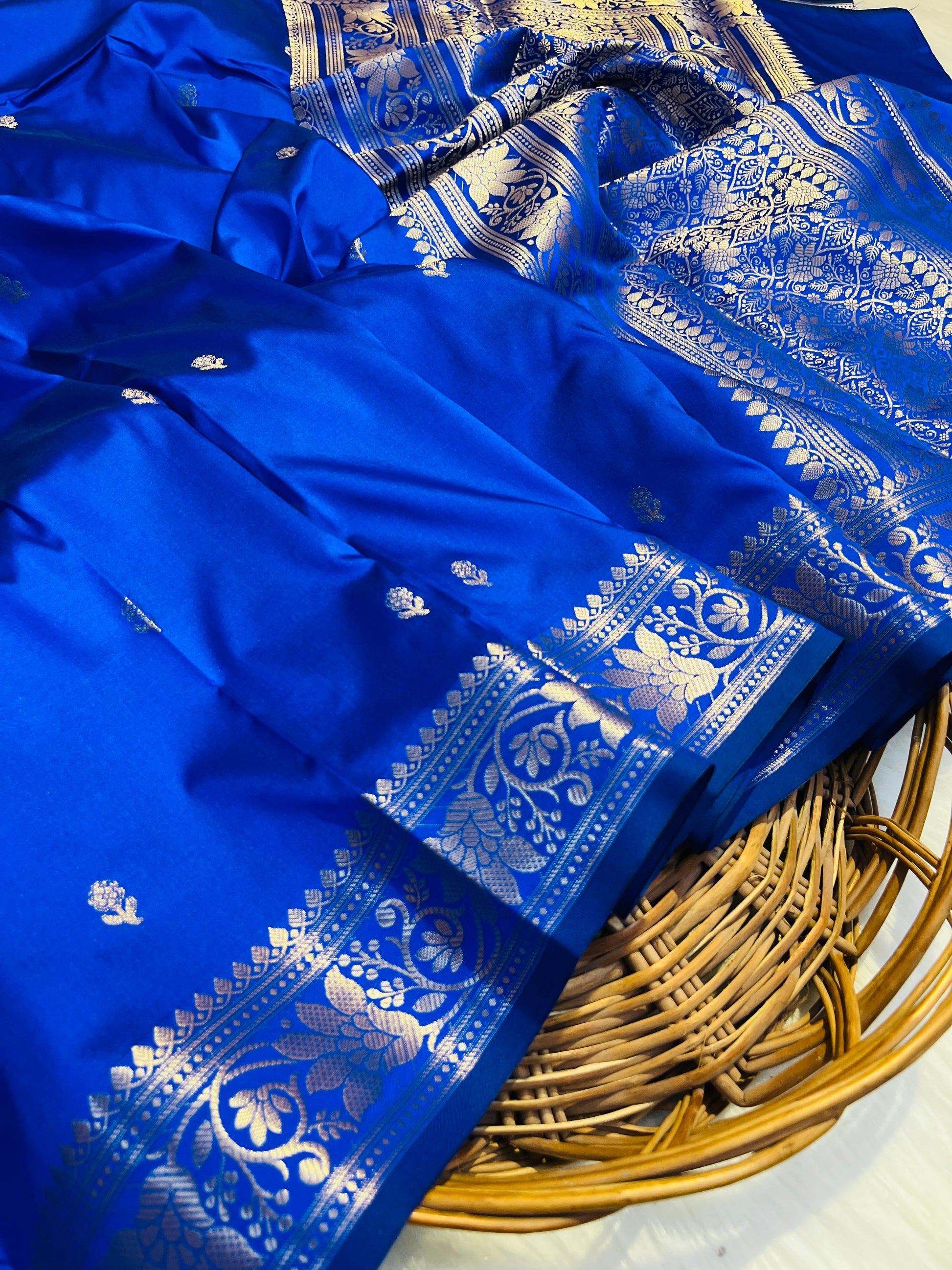 Blue saree with white patterns on a woven basket